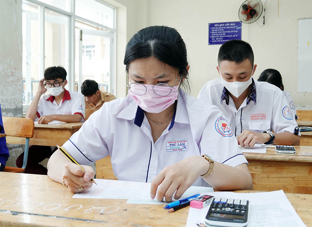 Thi tốt nghiệp THPT từ năm 2025: Liệu có giảm khoảng cách vùng miền?- Ảnh 1. Thi tốt nghiệp THPT từ năm 2025: Liệu có giảm khoảng cách vùng miền?- Ảnh 1.