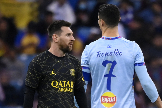 Messi và Ronaldo trong trận giao hữu giữa PSG với đội Riyadh All-Stars trên sân King Fahd, Riyadh, Saudi Arabia ngày 19/1/2023. Ảnh: AFP
