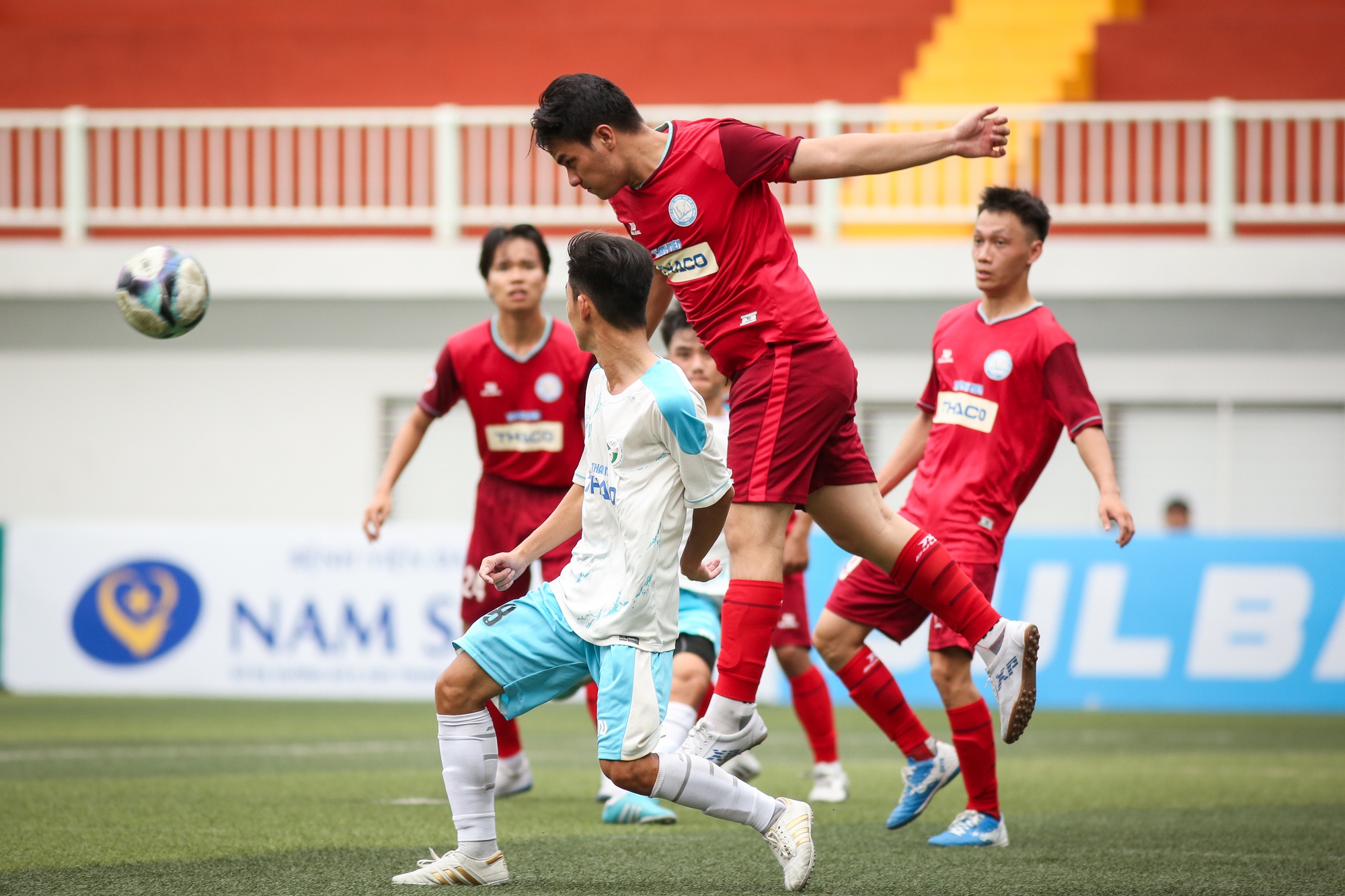 Mưa bàn thắng, sự quyết liệt đầy sôi động từ lượt đầu vòng loại khu vực TP.HCM- Ảnh 1. Mưa bàn thắng, sự quyết liệt đầy sôi động từ lượt đầu vòng loại khu vực TP.HCM- Ảnh 1.