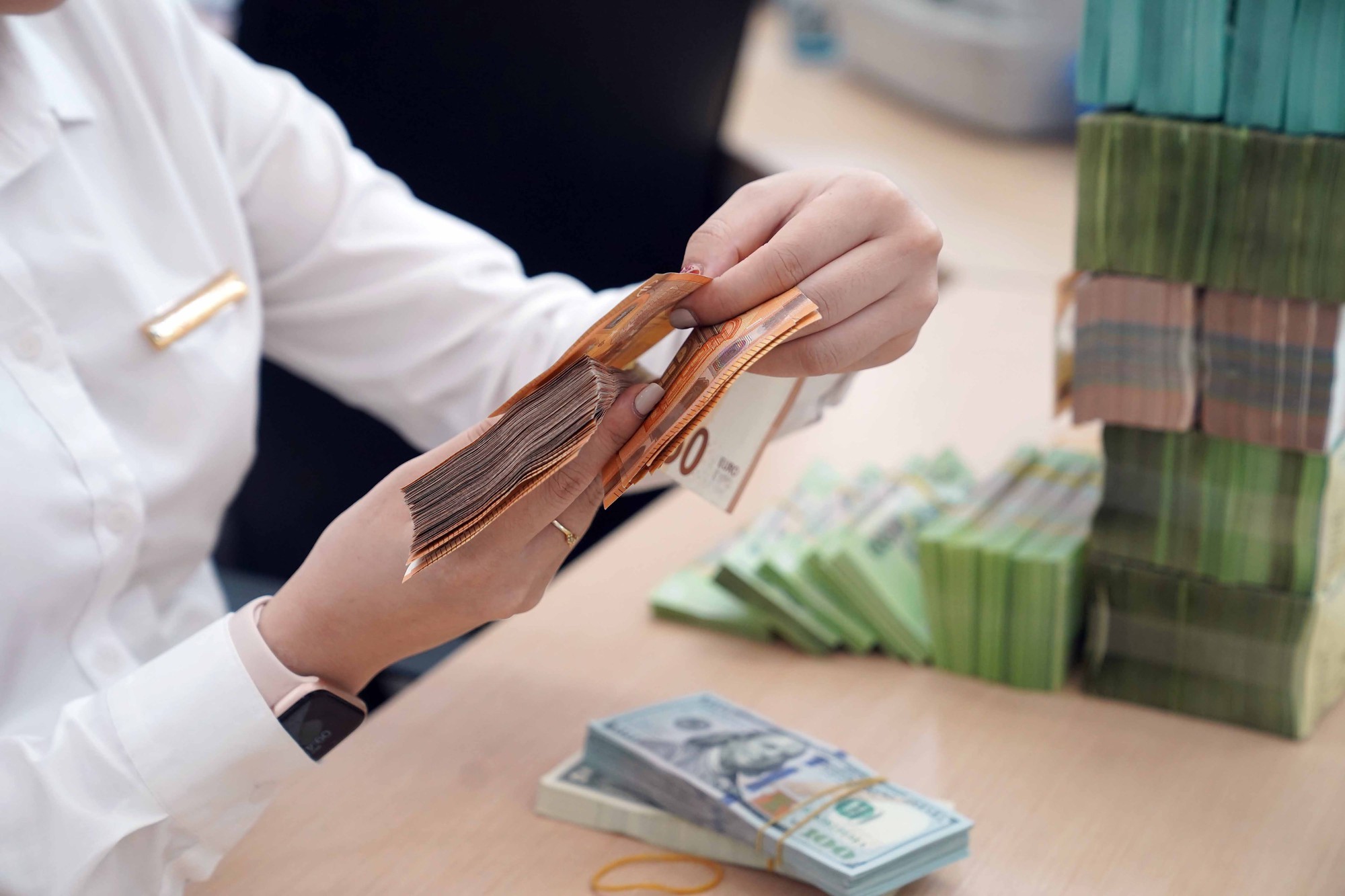 Giá USD hôm nay 19.1.2024: Ngân hàng tăng 300 đồng trong 19 ngày qua- Ảnh 1. Giá USD hôm nay 19.1.2024: Ngân hàng tăng 300 đồng trong 19 ngày qua- Ảnh 1.