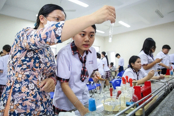 Ngoài giấy chứng nhận nghề nghiệp nhà giáo, ngành nghề nào cần chứng chỉ hành nghề?- Ảnh 1. Ngoài giấy chứng nhận nghề nghiệp nhà giáo, ngành nghề nào cần chứng chỉ hành nghề?- Ảnh 1.