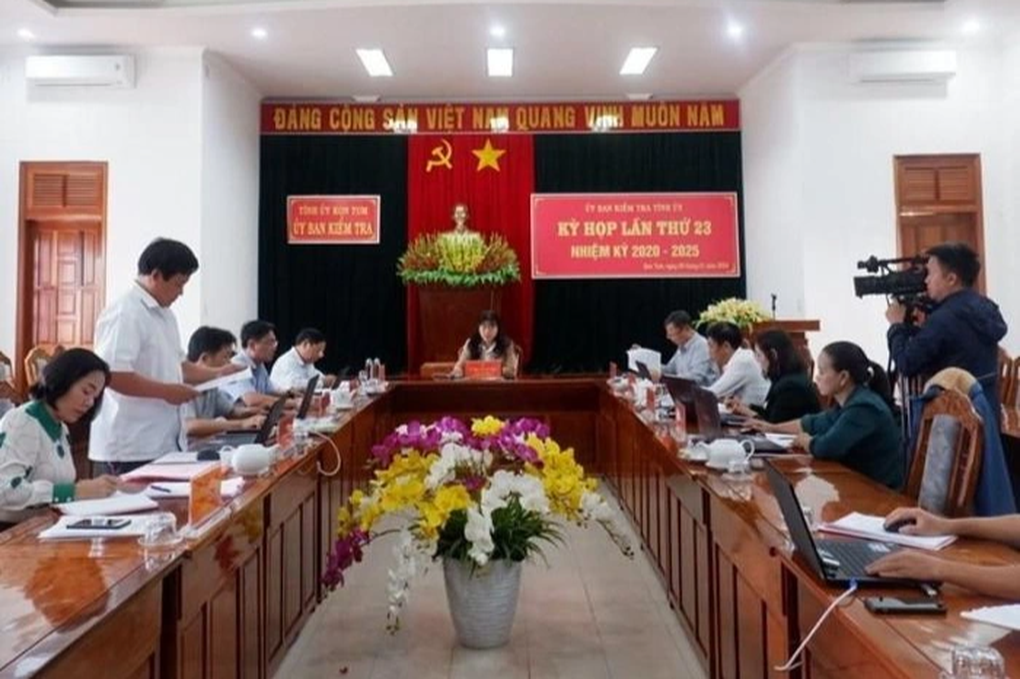Nguyên Giám đốc Sở KHCN Kon Tum bị kỷ luật do liên quan đến AIC - 1 Nguyên Giám đốc Sở KHCN Kon Tum bị kỷ luật do liên quan đến AIC - 1