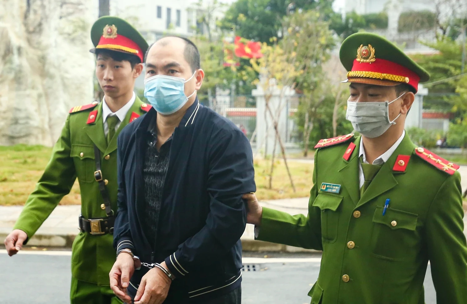 Nhận hối lộ 27 tỉ, cựu giám đốc 'nghĩ là sự chia sẻ, không biết phạm pháp'- Ảnh 1. Nhận hối lộ 27 tỉ, cựu giám đốc 'nghĩ là sự chia sẻ, không biết phạm pháp'- Ảnh 1.