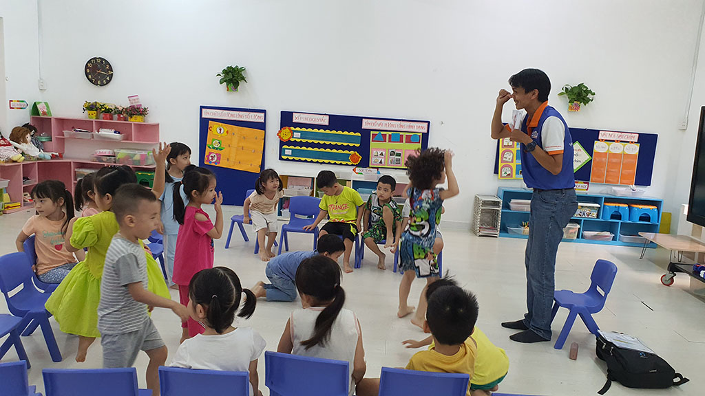 Những khó khăn để trẻ mầm non làm quen tiếng Anh- Ảnh 1. Những khó khăn để trẻ mầm non làm quen tiếng Anh- Ảnh 1.