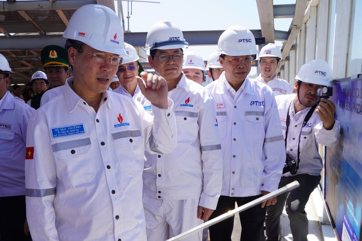 PTSC-Bao-Cao-5 - Vietnam.vn Chủ tịch nước Võ Văn Thưởng cùng lãnh đạo tỉnh Bà Rịa - Vũng Tàu nghe PTSC báo cáo về hoạt động sản xuất kinh doanh. Ảnh: Thành An