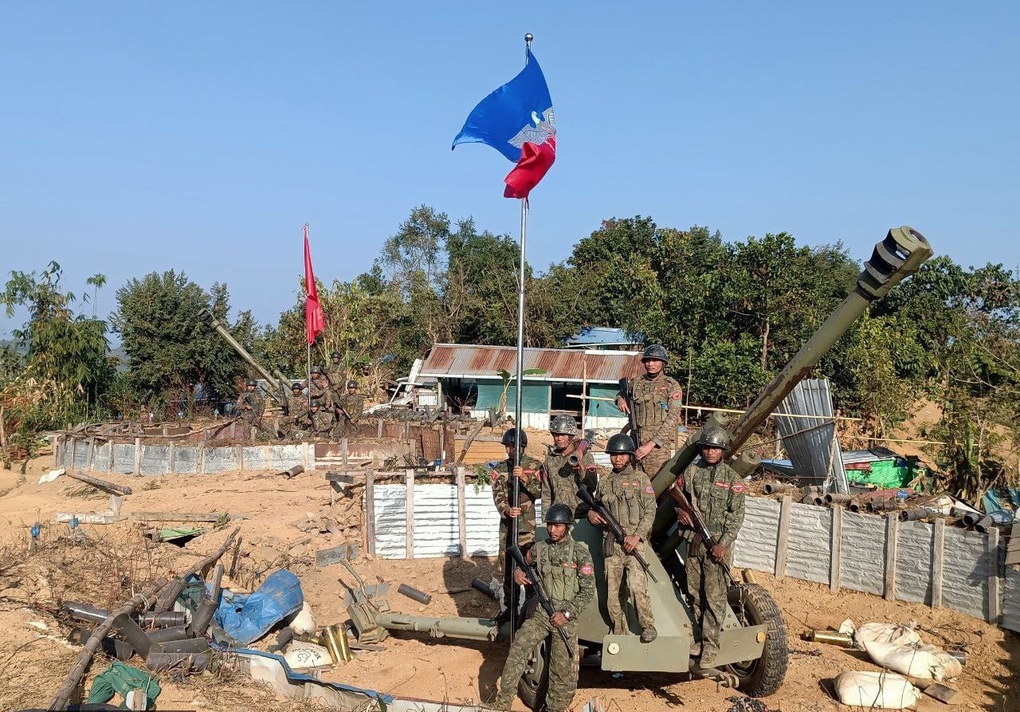 Quân nổi dậy Myanmar nói kiểm soát hoàn toàn thị trấn cảng - 1 Quân nổi dậy Myanmar nói kiểm soát hoàn toàn thị trấn cảng - 1
