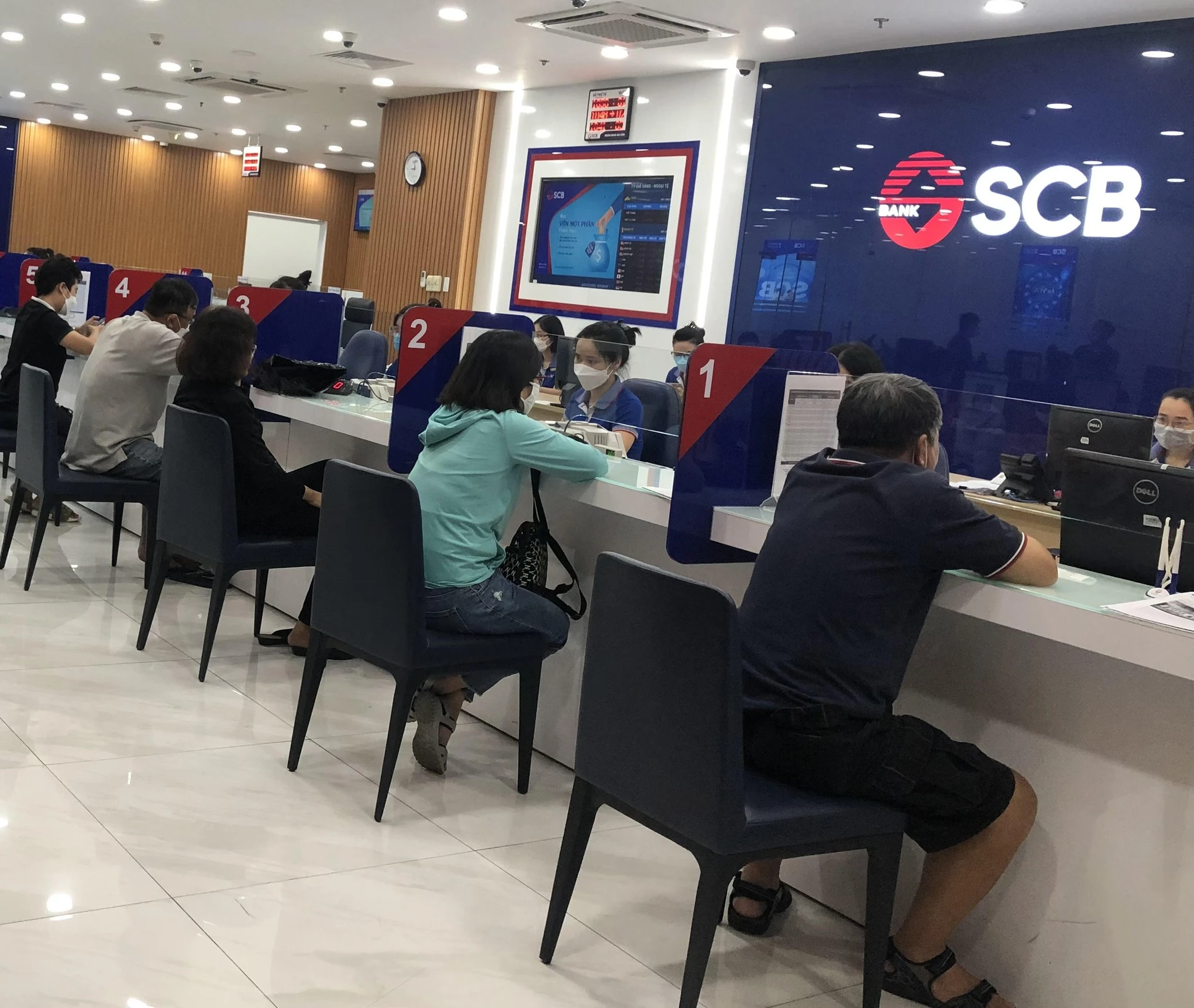 SCB đóng cửa một số điểm giao dịch, tháo gỡ 21 pano quảng cáo- Ảnh 1. SCB đóng cửa một số điểm giao dịch, tháo gỡ 21 pano quảng cáo- Ảnh 1.