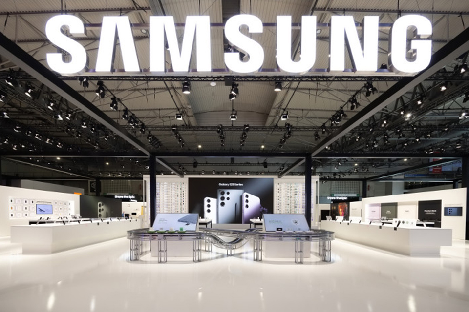 Samsung trình diễn màn hình MicroLED trong suốt- Ảnh 1. Samsung trình diễn màn hình MicroLED trong suốt- Ảnh 1.
