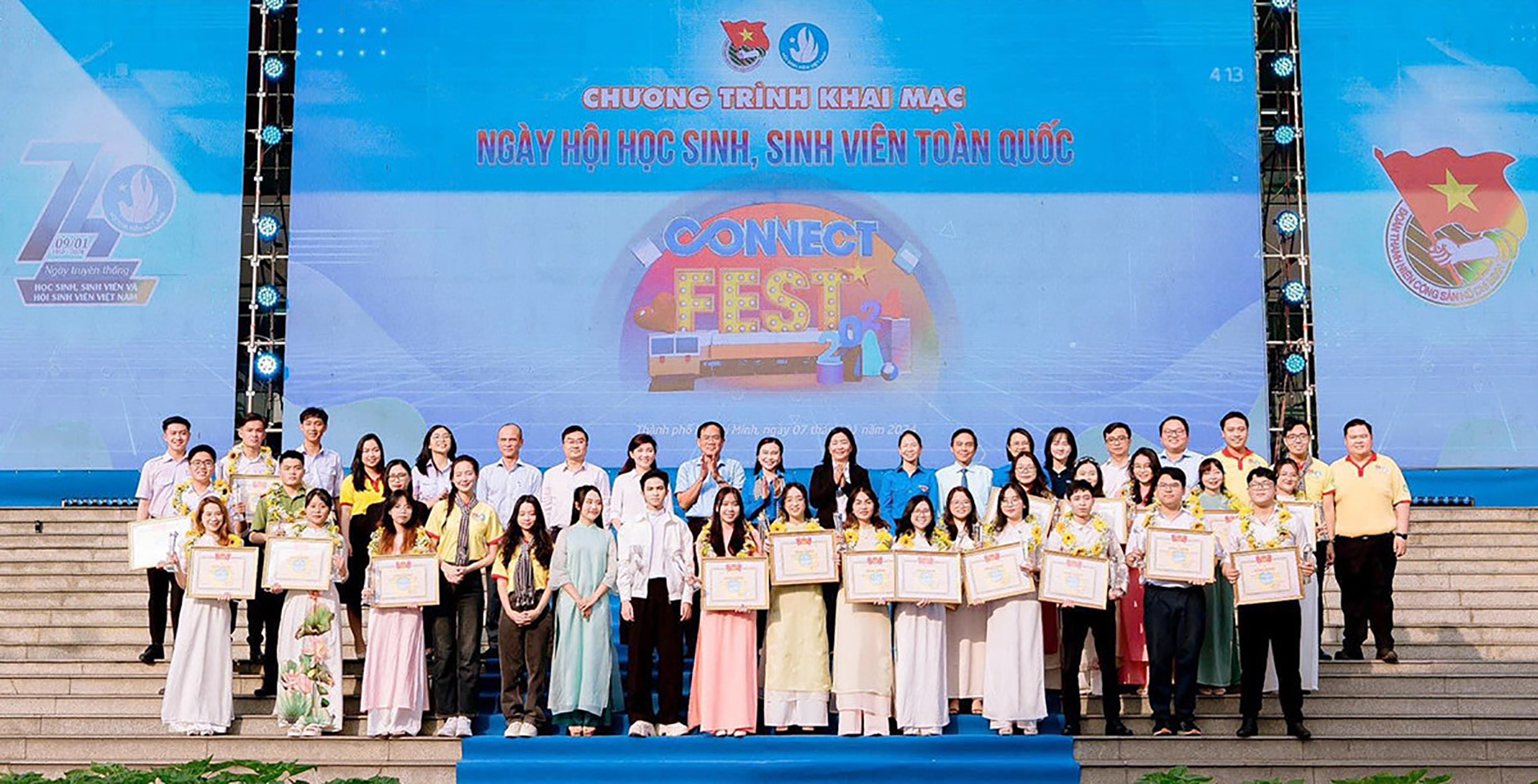 SV Duy Tân tại Lễ Kỷ niệm 74 năm Ngày Truyền thống HS-SV và Hội SV Việt Nam SV Duy Tân tại Lễ Kỷ niệm 74 năm Ngày Truyền thống HS-SV và Hội SV Việt Nam