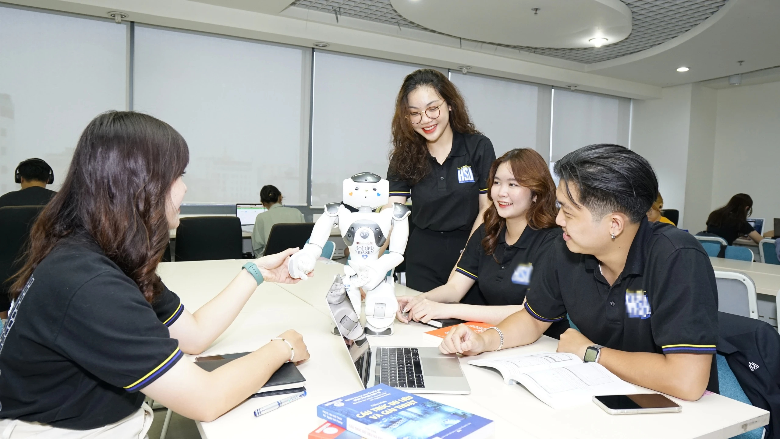 Thí sinh được hỗ trợ 15 triệu đồng học phí khi trúng tuyển ngành học mới- Ảnh 1. Thí sinh được hỗ trợ 15 triệu đồng học phí khi trúng tuyển ngành học mới- Ảnh 1.