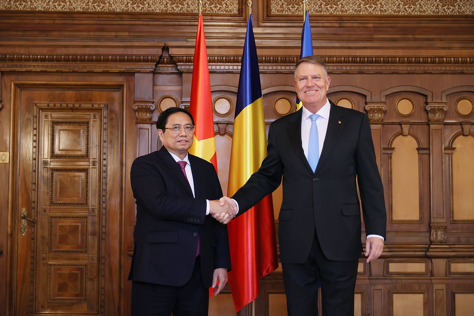 Thủ tướng Phạm Minh Chính hội kiến Tổng thống Romania Klaus Iohannis- Ảnh 1.