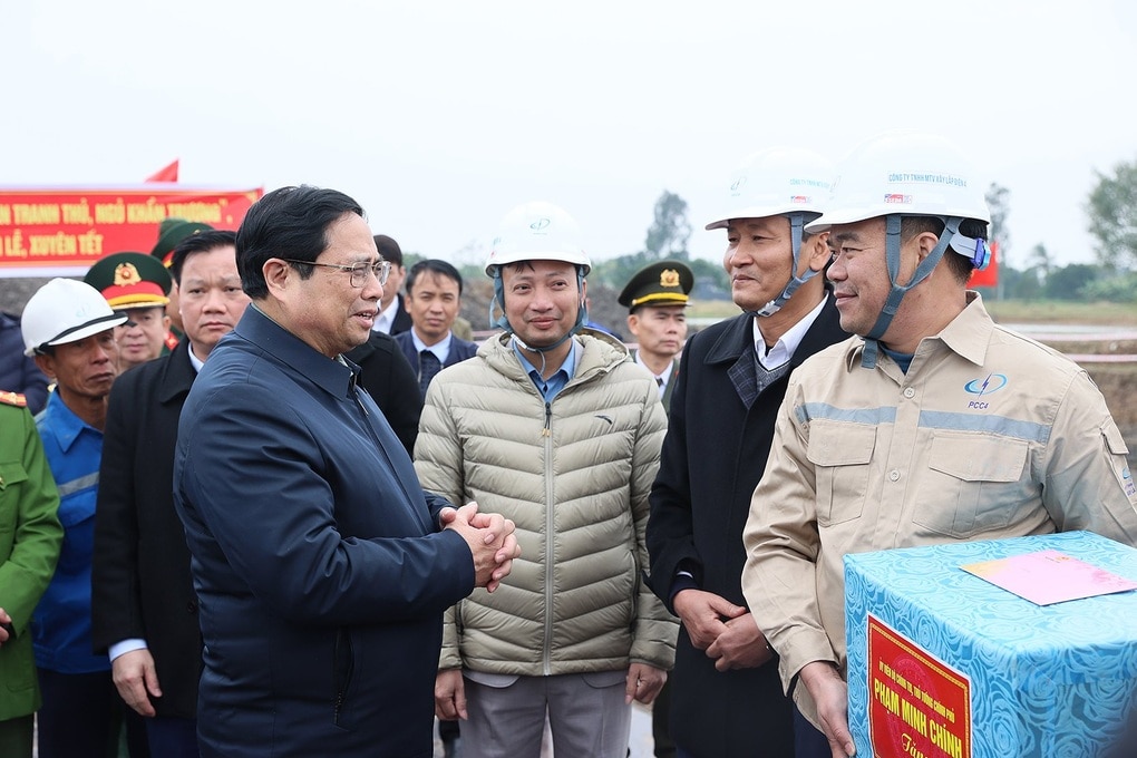 Thủ tướng: Thi công xuyên Tết để hoàn thành đường dây 500kV đi qua 9 tỉnh - 1