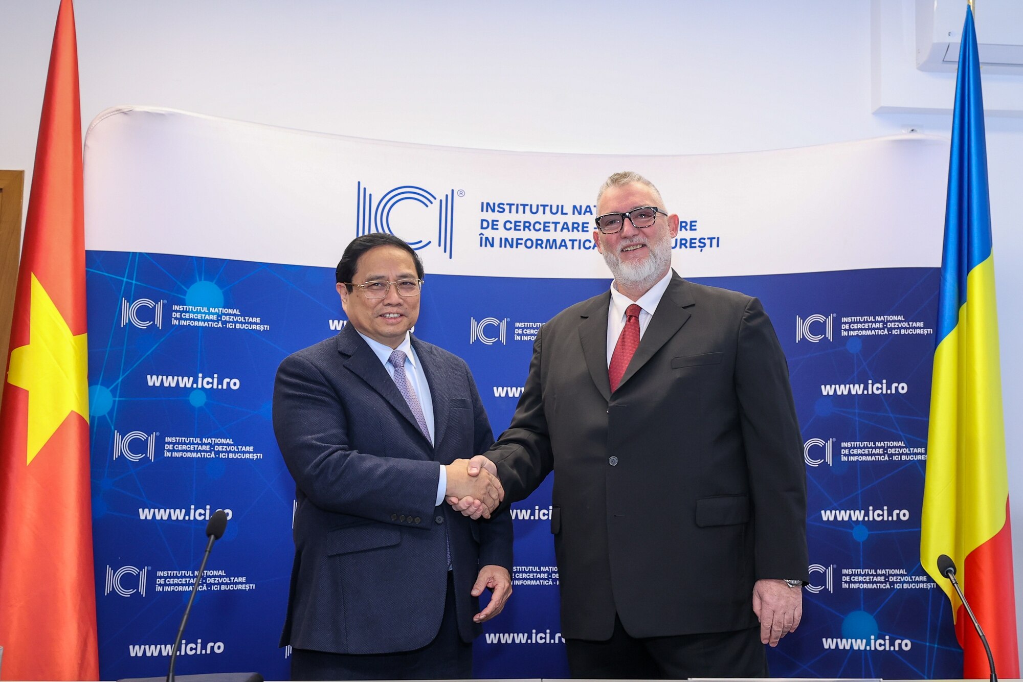 Thủ tướng thăm ICI, thúc đẩy hợp tác đổi mới sáng tạo Việt nam - Romania- Ảnh 1.