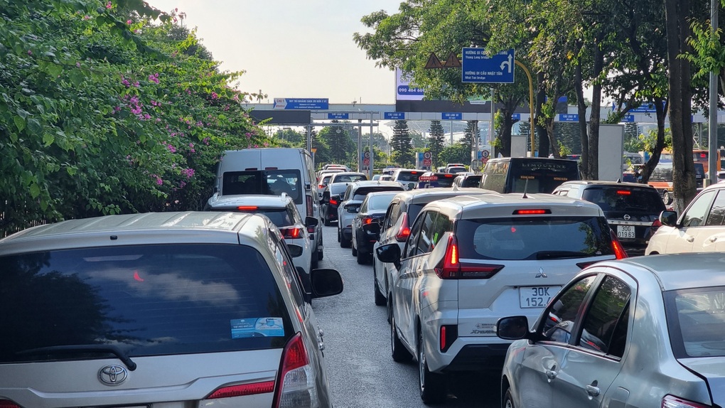 Thủ tướng yêu cầu triển khai ngay thu phí không dừng ở sân bay dịp Tết - 2 Thủ tướng yêu cầu triển khai ngay thu phí không dừng ở sân bay dịp Tết - 2