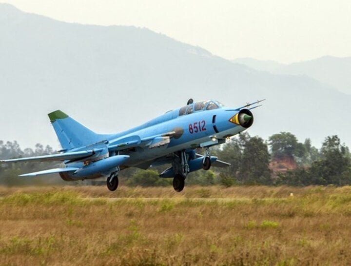 Máy bay Su-22 của Trung đoàn 929, Sư đoàn 372 thuộc Không quân Việt Nam cất cánh thực hiện nhiệm vụ huấn luyện. (Ảnh: Báo Phòng không - Không quân)