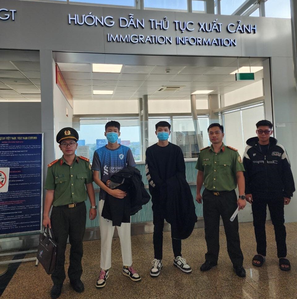 Trục xuất 2 người Trung Quốc nhập cảnh trái phép vào Ninh Thuận- Ảnh 1.