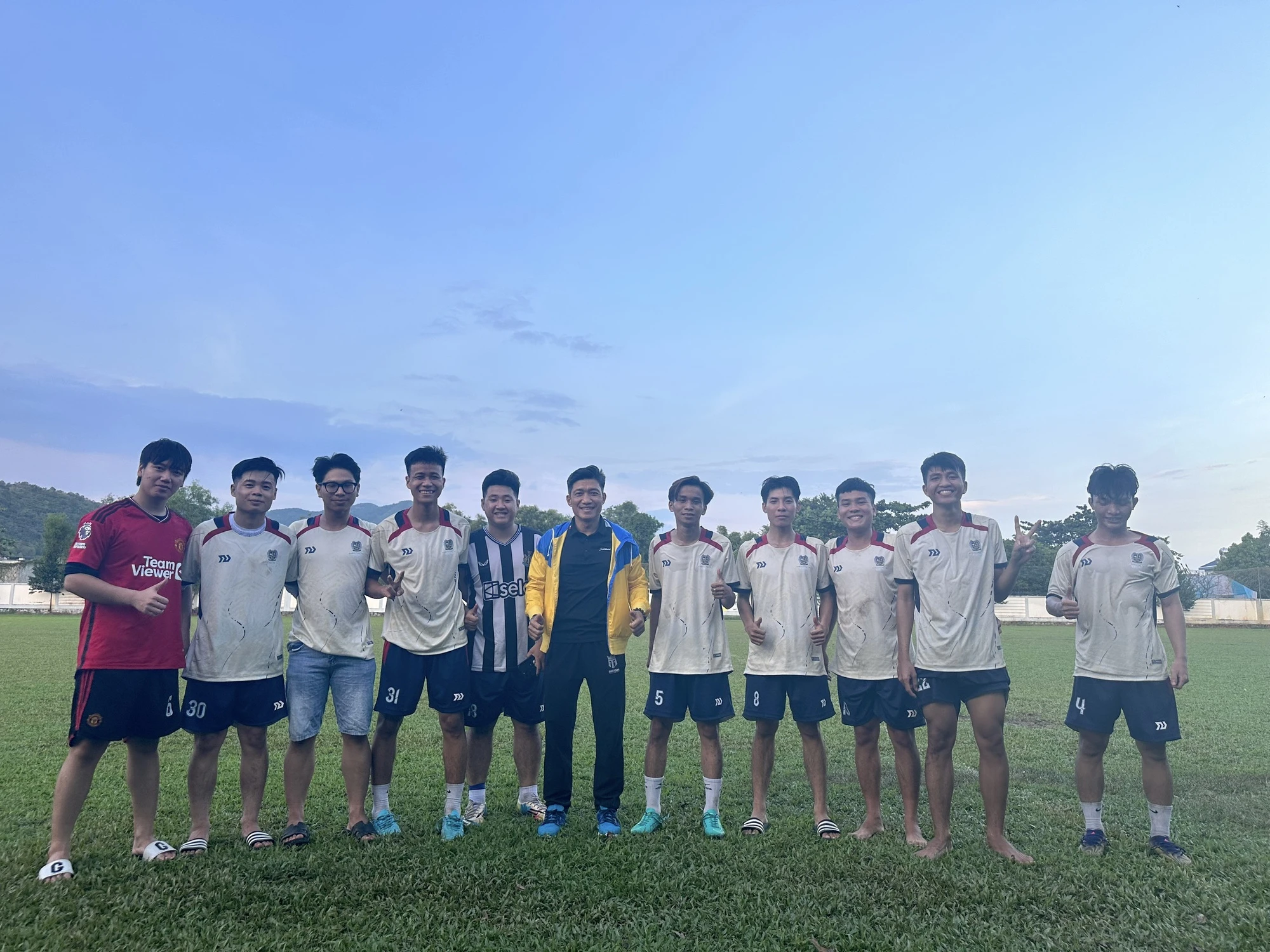 Thầy trò Trường ĐH Bà Rịa - Vũng Tàu tích cực chuẩn bị cho ngày hội lớn Thầy trò Trường ĐH Bà Rịa - Vũng Tàu tích cực chuẩn bị cho ngày hội lớn