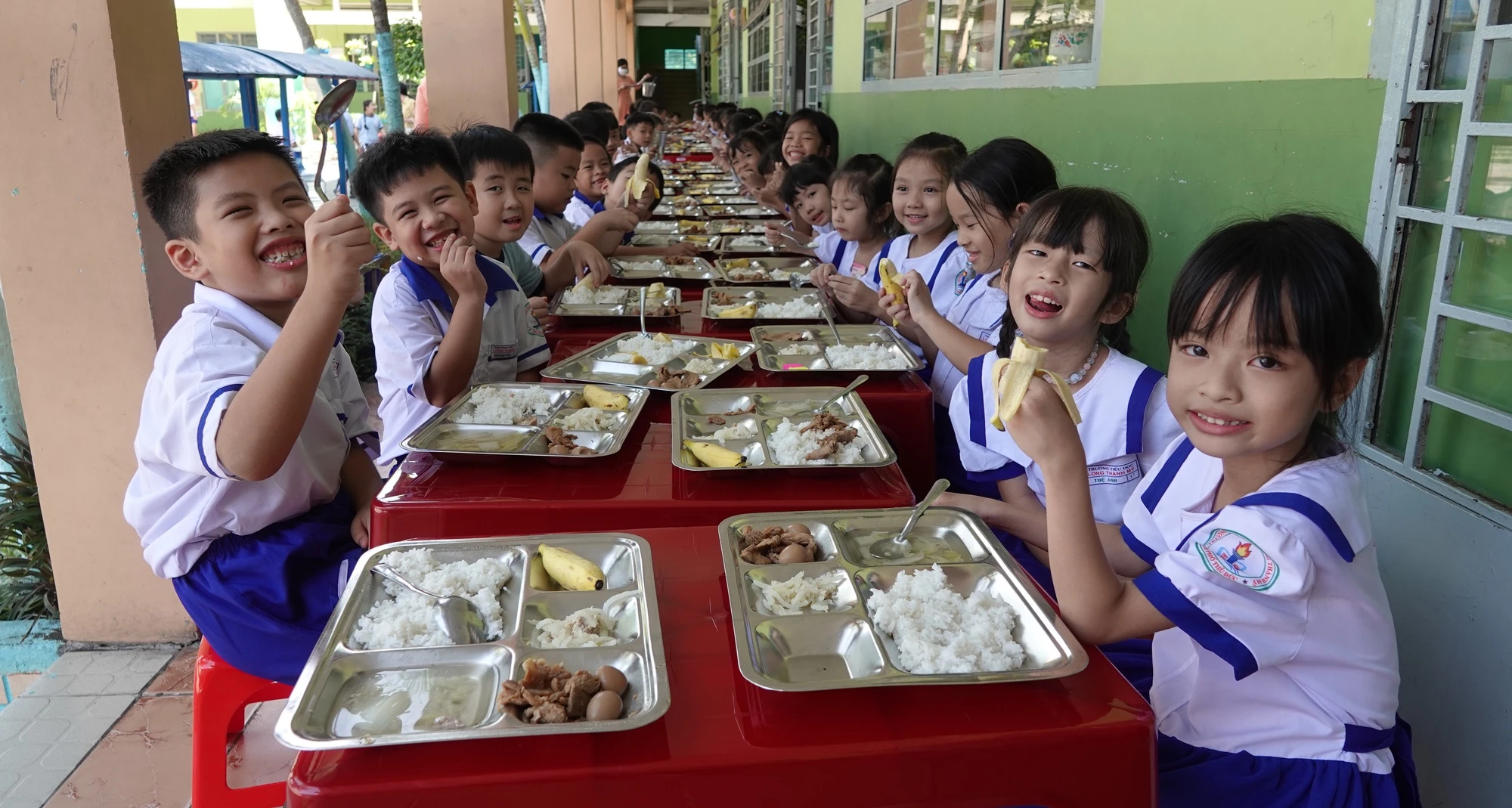 Trường học TP.HCM khuyến khích học sinh chấm điểm bữa ăn bán trú- Ảnh 1. Trường học TP.HCM khuyến khích học sinh chấm điểm bữa ăn bán trú- Ảnh 1.