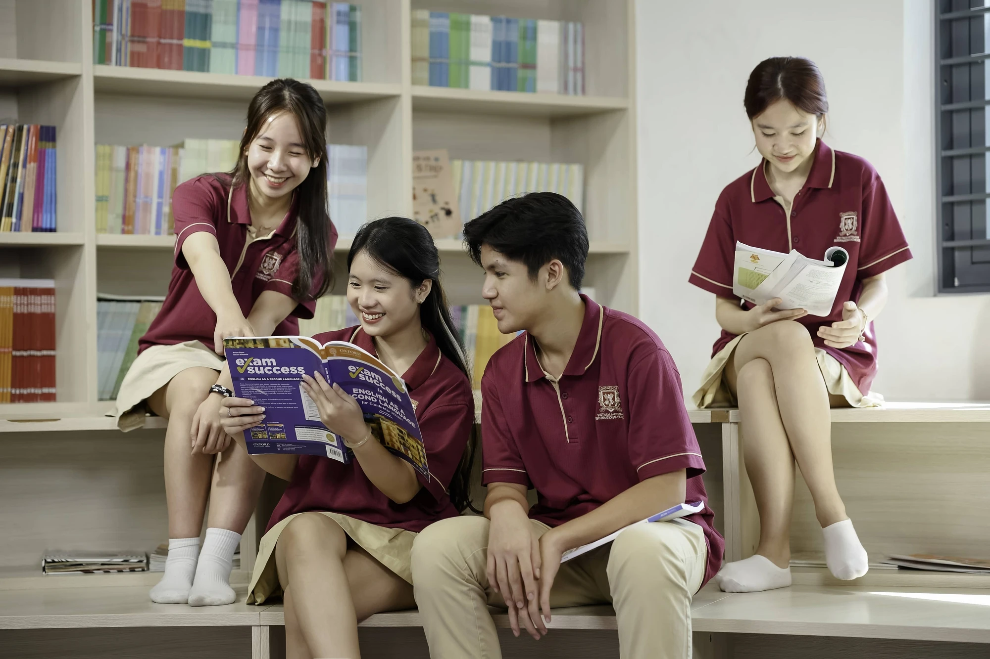 Qua 20 năm, hàng chục nghìn học sinh ưu tú đã trưởng thành từ VAS. Qua 20 năm, hàng chục nghìn học sinh ưu tú đã trưởng thành từ VAS.