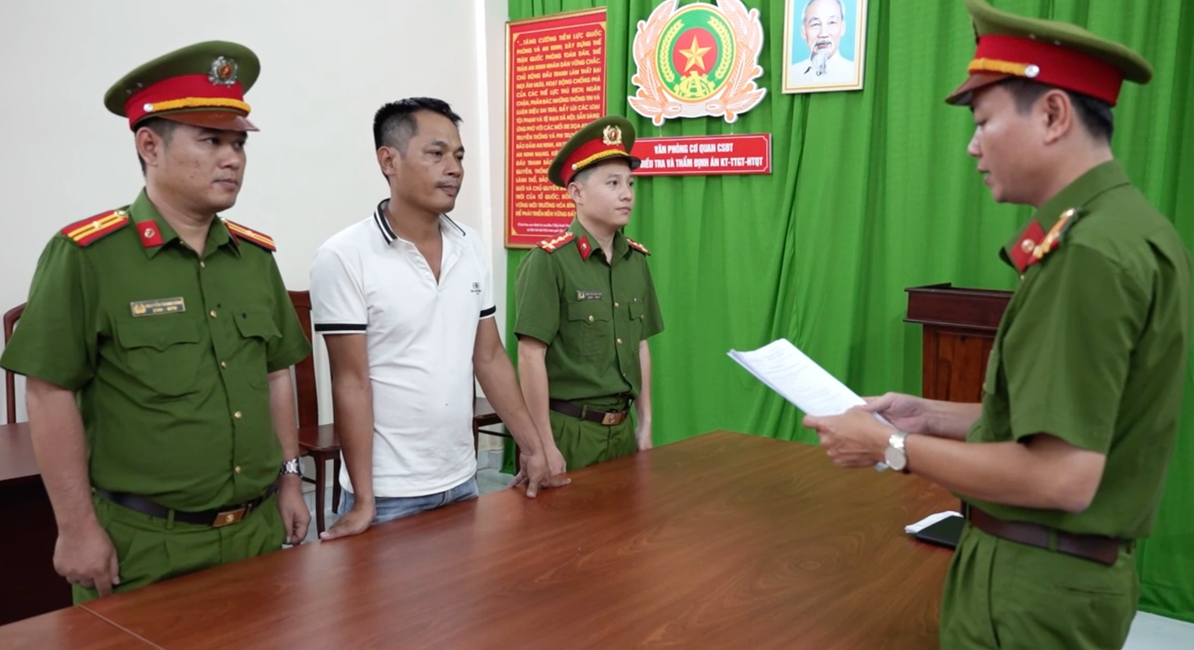 Truy nã chủ cửa hàng sửa xe Phát Đạt ở H.Bình Chánh- Ảnh 2. Truy nã chủ cửa hàng sửa xe Phát Đạt ở H.Bình Chánh- Ảnh 2.