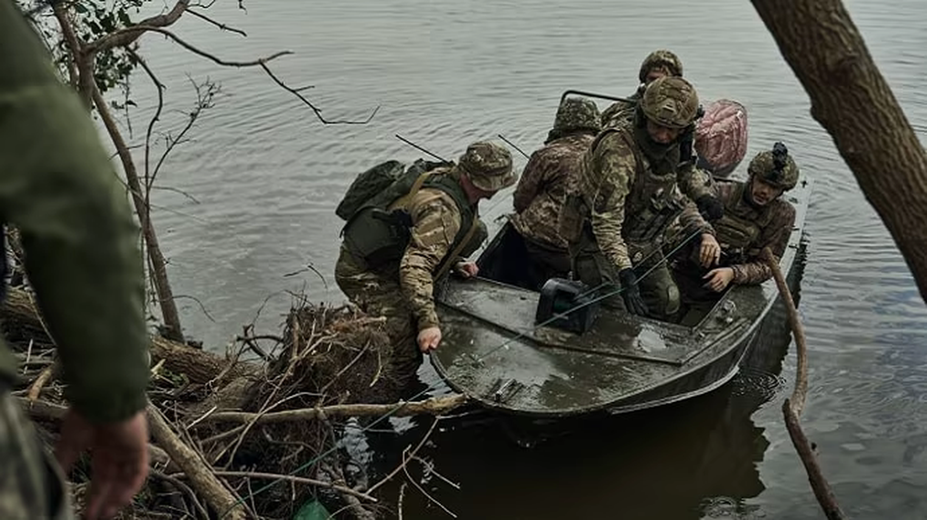 Ukraine biến tả ngạn Dnieper thành pháo đài bất khả xâm phạm với UAV Nga - 1 Ukraine biến tả ngạn Dnieper thành pháo đài bất khả xâm phạm với UAV Nga - 1