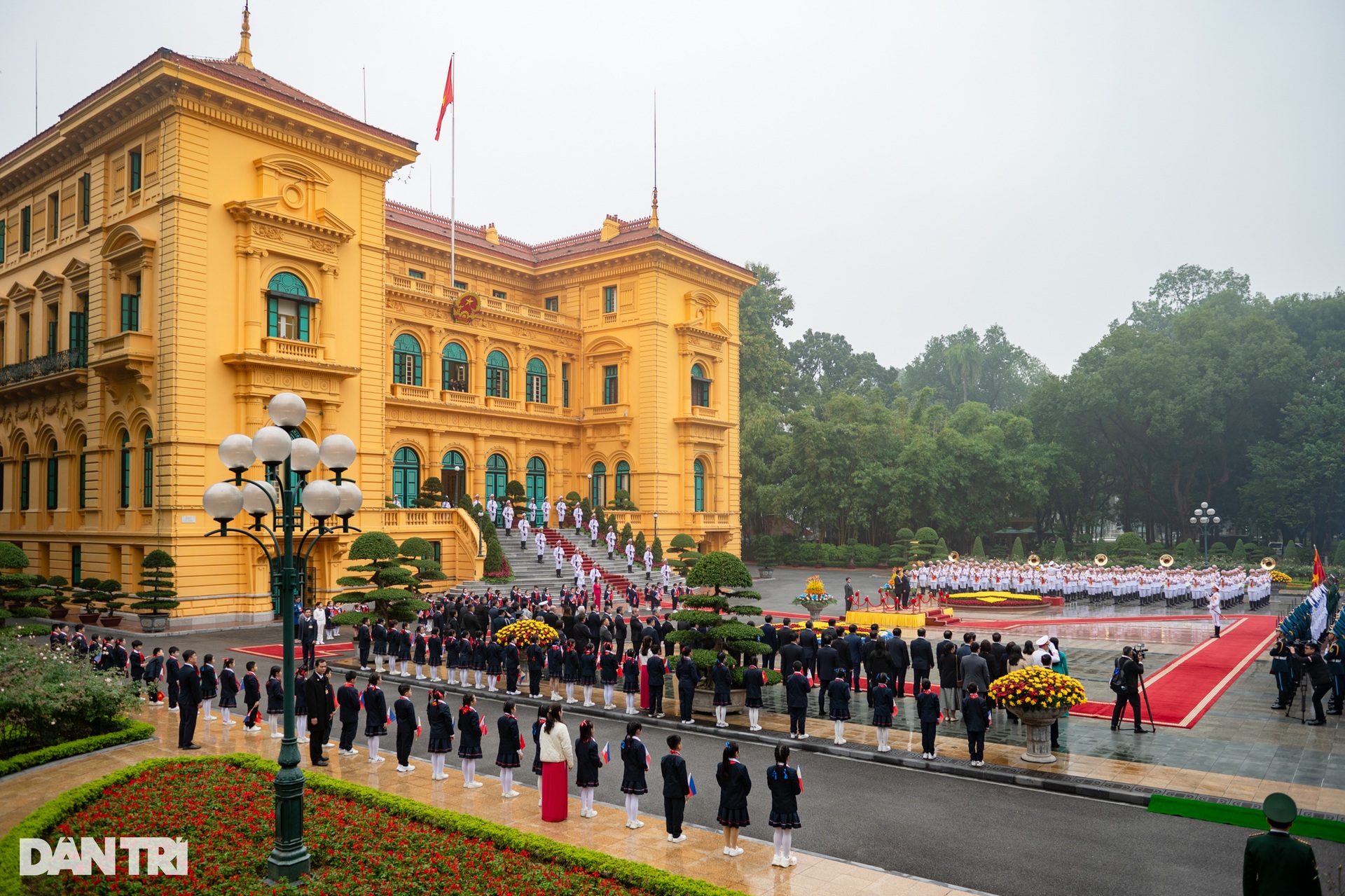 Việt Nam bắn 21 phát đại bác chào đón Tổng thống Philippines - 1 Việt Nam bắn 21 phát đại bác chào đón Tổng thống Philippines - 1
