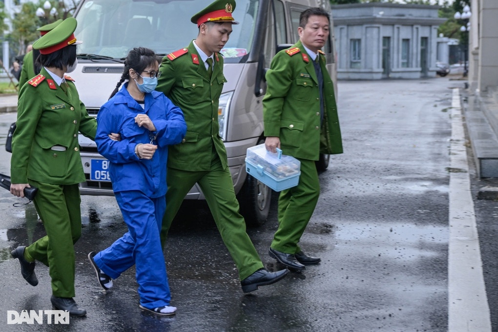 Xét xử đại án Việt Á: Một nữ bị cáo vắng mặt tại tòa do mới sinh con - 1