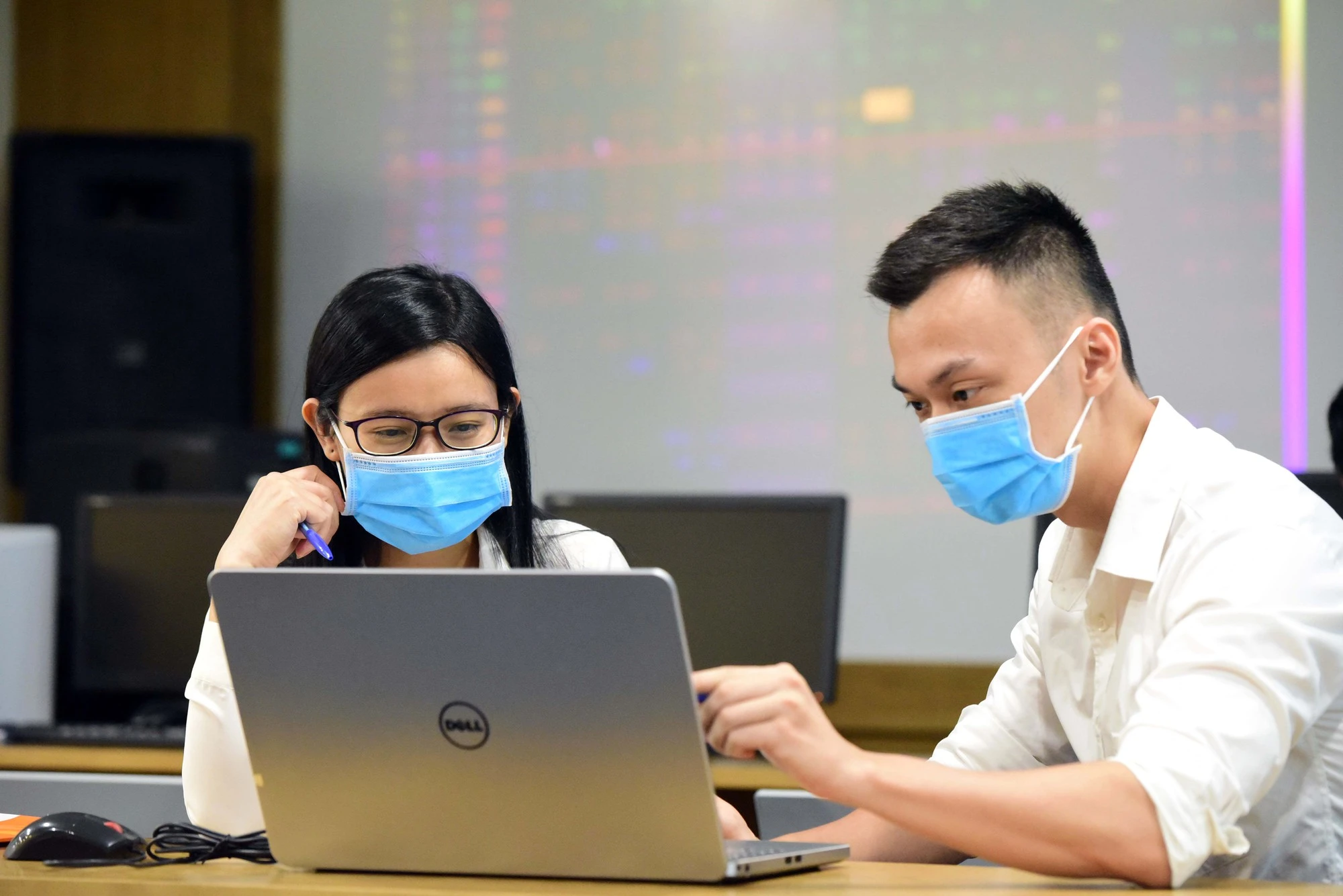 Xử phạt nghiêm công ty chứng khoán vi phạm trong chào bán trái phiếu doanh nghiệp- Ảnh 1. Xử phạt nghiêm công ty chứng khoán vi phạm trong chào bán trái phiếu doanh nghiệp- Ảnh 1.
