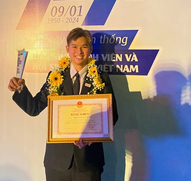 Đan Trường đạt danh hiệu 'Sinh viên 5 tốt' cấp T.Ư- Ảnh 1. Đan Trường đạt danh hiệu 'Sinh viên 5 tốt' cấp T.Ư- Ảnh 1.