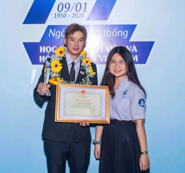 Đan Trường đạt danh hiệu 'Sinh viên 5 tốt' cấp T.Ư- Ảnh 3. Đan Trường đạt danh hiệu 'Sinh viên 5 tốt' cấp T.Ư- Ảnh 3.
