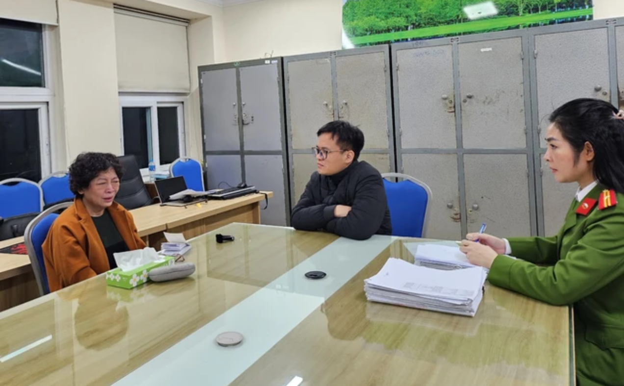 chu-tich-sen-tai-thu-cung-con-gai-bi-bat-khan-cap-714-1 - Vietnam.vn Chủ tịch Sen Tài Thu cùng con gái bị bắt khẩn cấp - 1