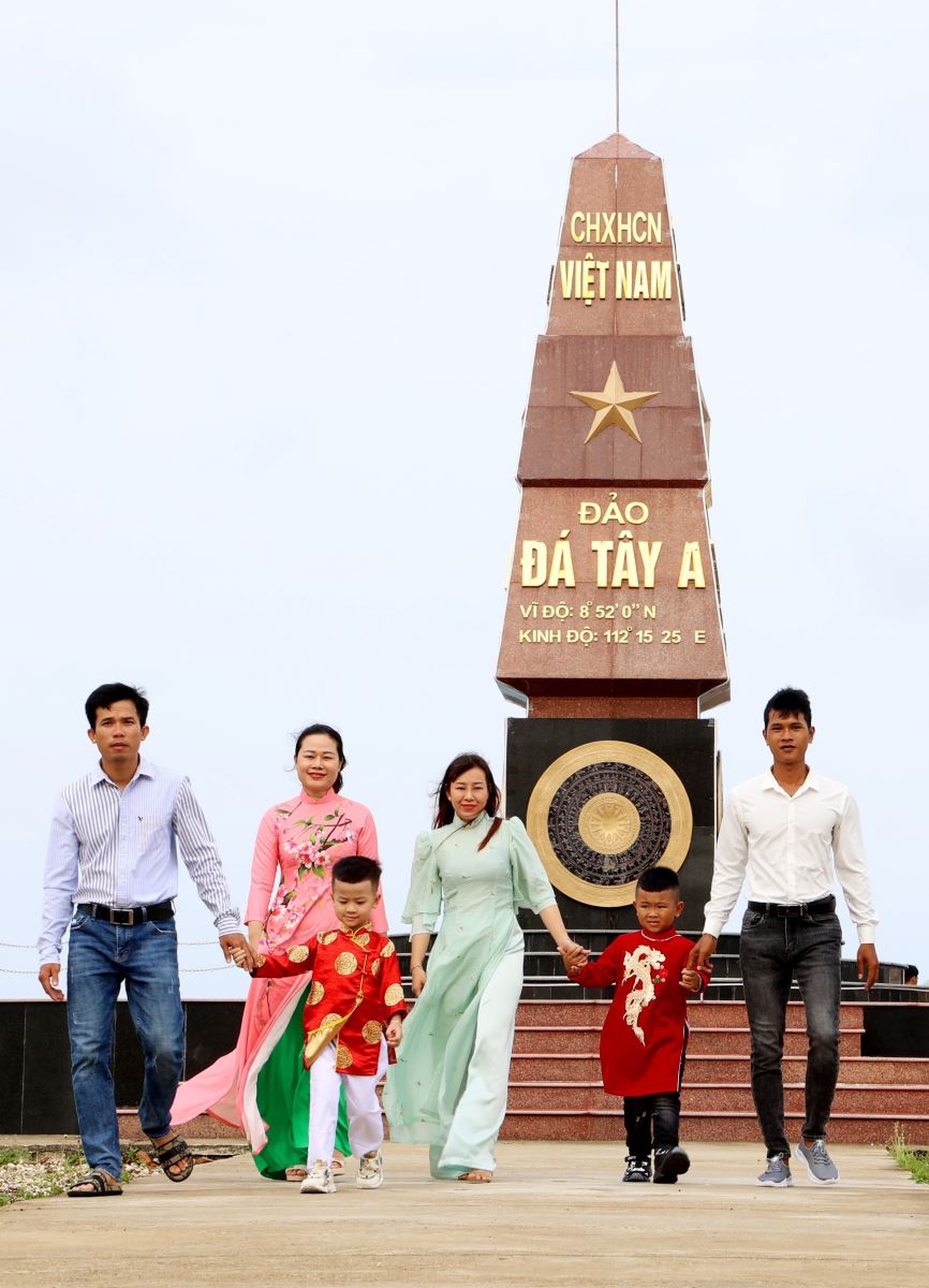 cot-moc-truong-sa-22012024-03-1 - Vietnam.vn Chú thích ảnh