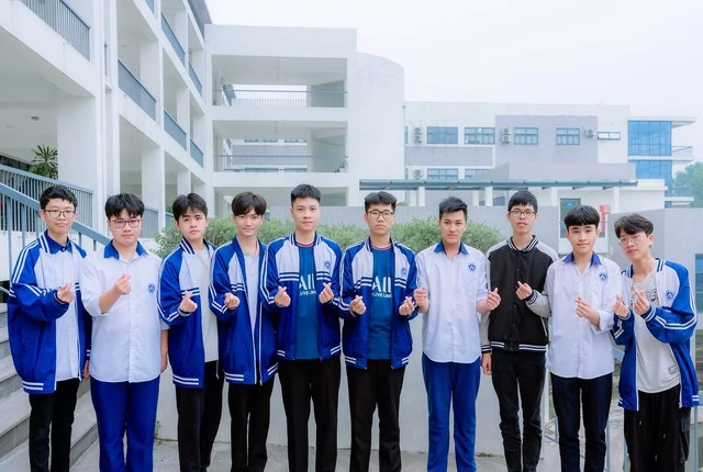 Chàng trai 'đắm chìm' trong những dòng code đoạt giải nhất học sinh giỏi quốc gia- Ảnh 3. Chàng trai 'đắm chìm' trong những dòng code đoạt giải nhất học sinh giỏi quốc gia- Ảnh 3.