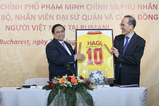 Thủ tướng: Giải quyết công việc của bà con kiều bào phải 'như việc của nhà mình'- Ảnh 7. Thủ tướng: Giải quyết công việc của bà con kiều bào phải 'như việc của nhà mình'- Ảnh 7.