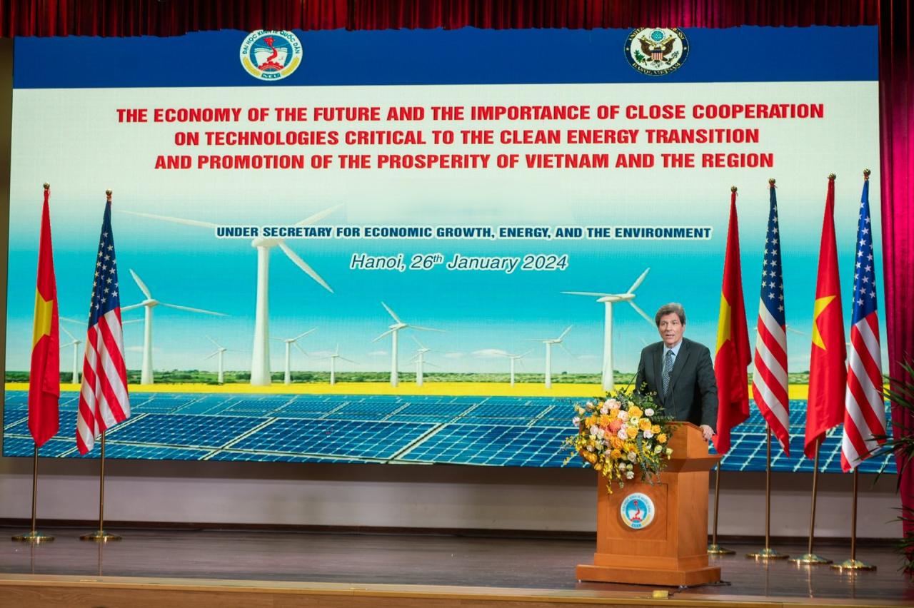 Thứ trưởng Mỹ: 15 công ty muốn đầu tư 8 tỷ USD ở Việt Nam nếu có điện sạch - 2 Thứ trưởng Mỹ: 15 công ty muốn đầu tư 8 tỷ USD ở Việt Nam nếu có điện sạch - 2