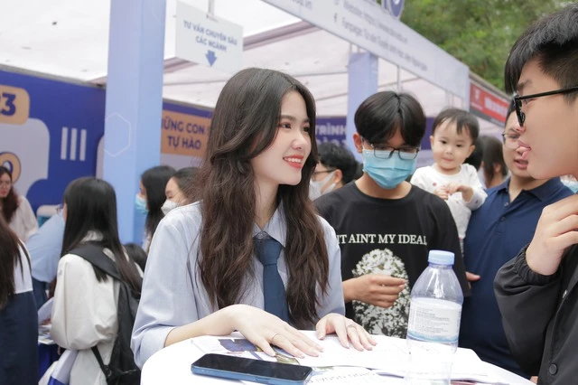 Nữ ‘Sinh viên 5 tốt’ xinh đẹp, giỏi giang- Ảnh 4. Nữ ‘Sinh viên 5 tốt’ xinh đẹp, giỏi giang- Ảnh 4.