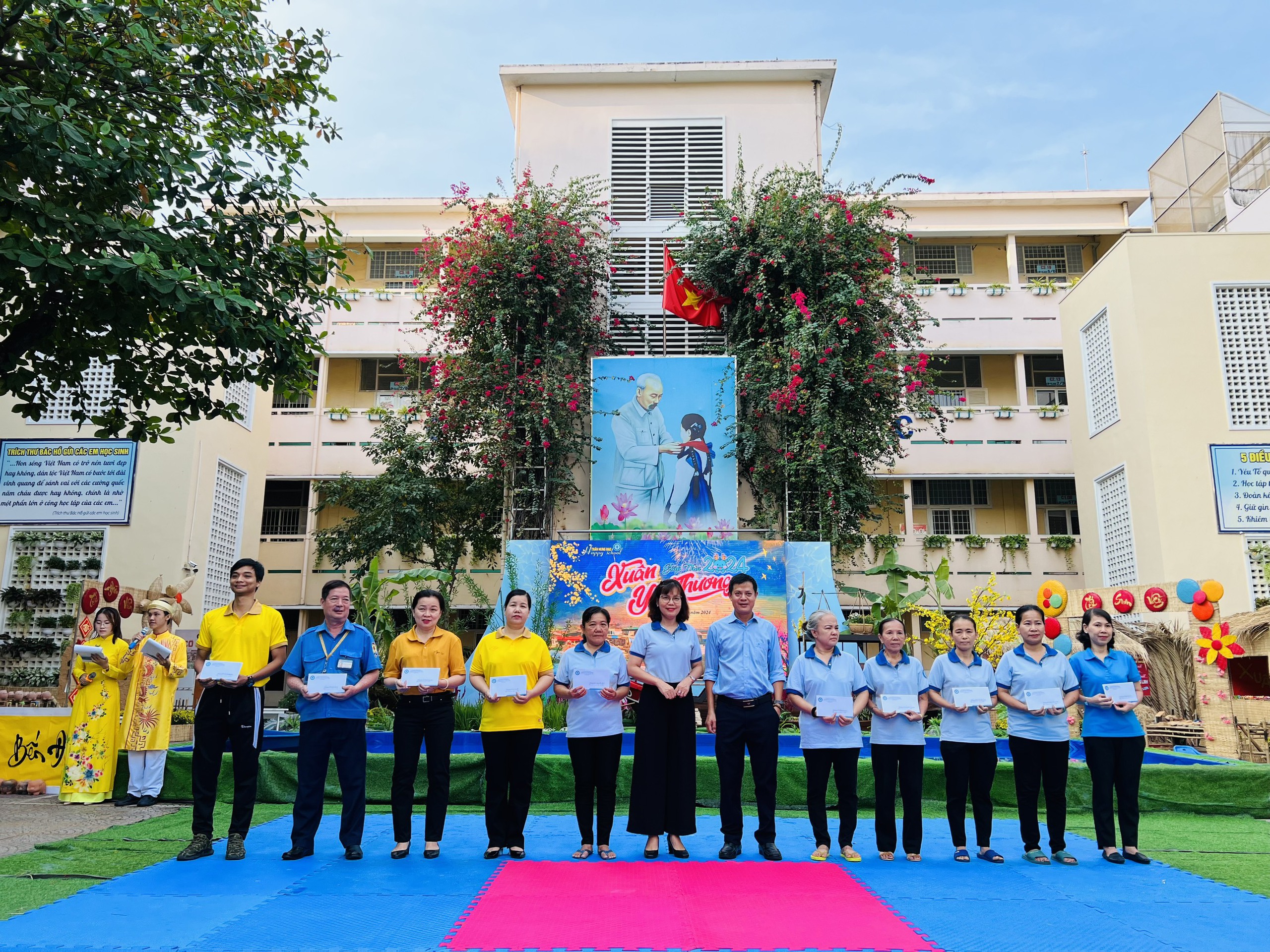 Học sinh TP.HCM bơi xuồng, gói bánh… đón tết dân gian- Ảnh 13. Học sinh TP.HCM bơi xuồng, gói bánh… đón tết dân gian- Ảnh 13.