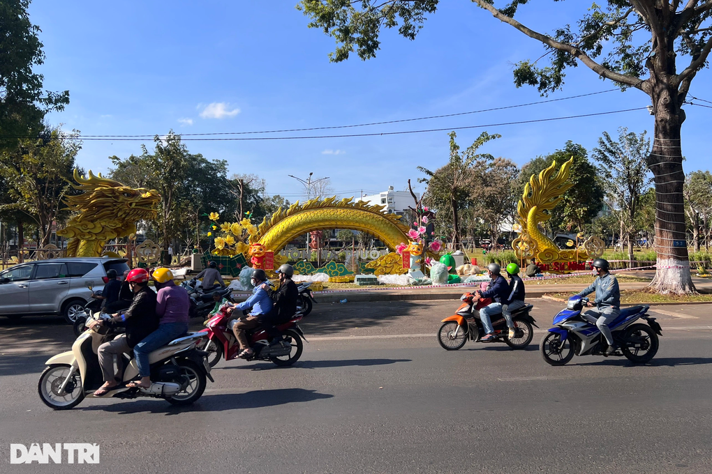 Linh vật rồng Đắk Lắk được điều chỉnh sau khi gây tranh cãi - 2 Linh vật rồng Đắk Lắk được điều chỉnh sau khi gây tranh cãi - 2