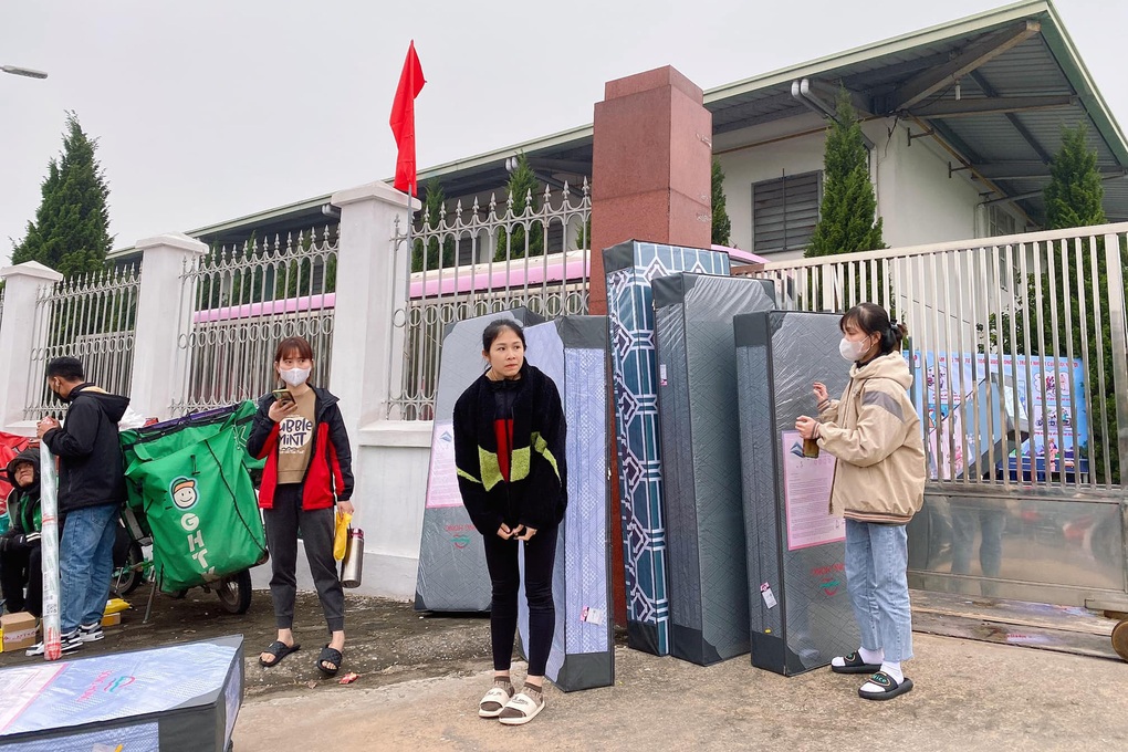 2.000 công nhân bất ngờ nhận quà to đùng: Thưởng Tết bằng sản phẩm? - 3 2.000 công nhân bất ngờ nhận quà to đùng: Thưởng Tết bằng sản phẩm? - 3