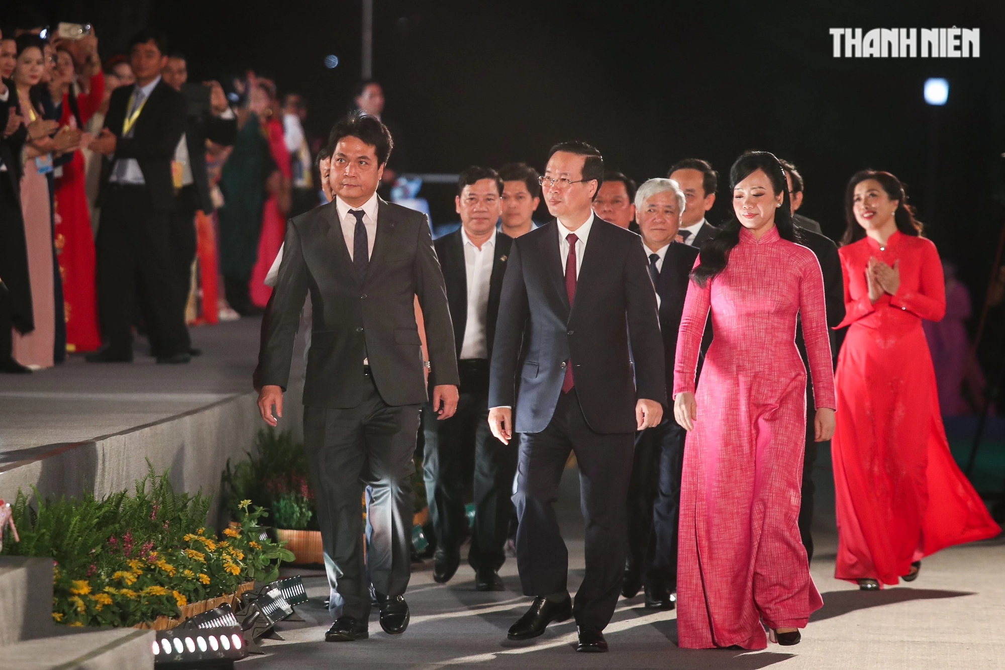 Chủ tịch nước Võ Văn Thưởng chúc tết kiều bào và đánh trống khai hội mừng xuân- Ảnh 4. Chủ tịch nước Võ Văn Thưởng chúc tết kiều bào và đánh trống khai hội mừng xuân- Ảnh 4.