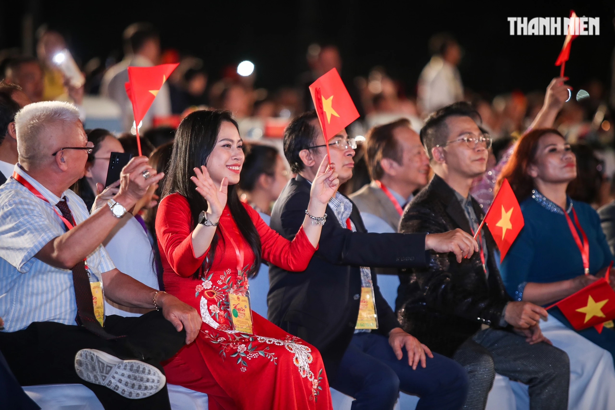 Chủ tịch nước Võ Văn Thưởng chúc tết kiều bào và đánh trống khai hội mừng xuân- Ảnh 6. Chủ tịch nước Võ Văn Thưởng chúc tết kiều bào và đánh trống khai hội mừng xuân- Ảnh 6.
