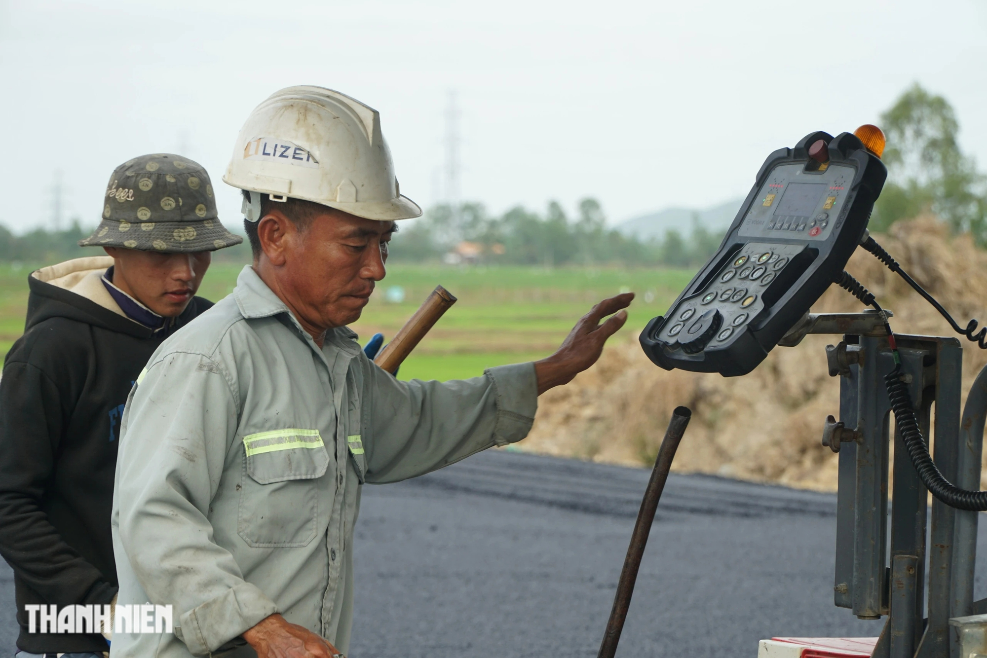 Hối hả thi công cao tốc Vân Phong - Nha Trang những ngày cận tết- Ảnh 5. Hối hả thi công cao tốc Vân Phong - Nha Trang những ngày cận tết- Ảnh 5.