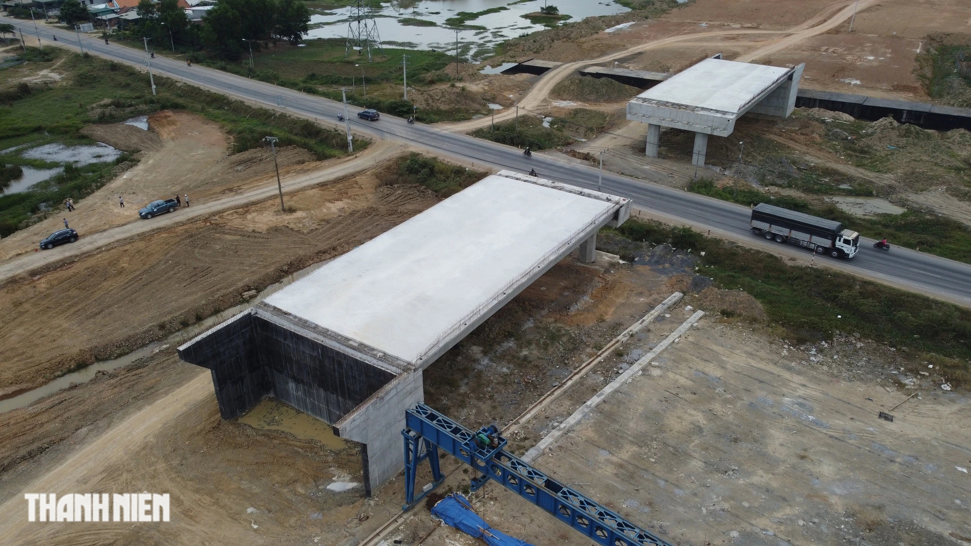 Hối hả thi công cao tốc Vân Phong - Nha Trang những ngày cận tết- Ảnh 10. Hối hả thi công cao tốc Vân Phong - Nha Trang những ngày cận tết- Ảnh 10.