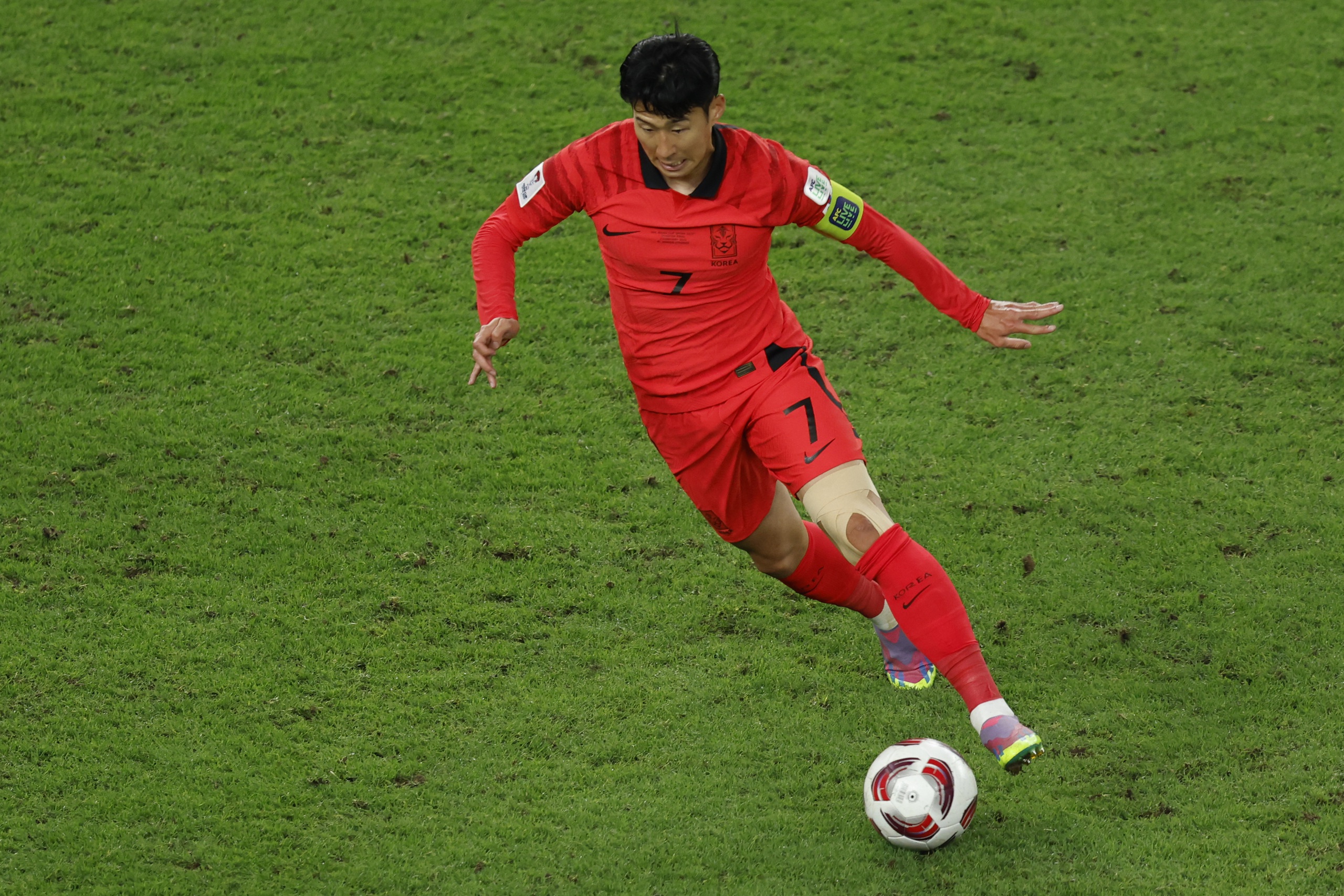 Son Heung-min tỏa sáng, Hàn Quốc ngược dòng vào bán kết Asian Cup- Ảnh 4. Son Heung-min tỏa sáng, Hàn Quốc ngược dòng vào bán kết Asian Cup- Ảnh 4.