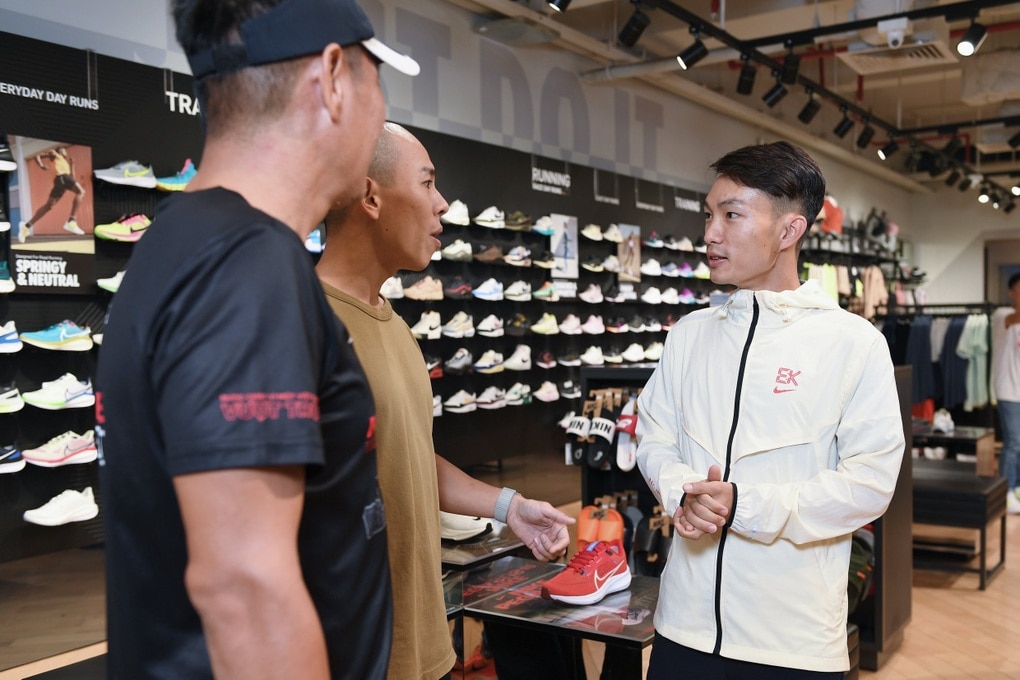 Hoàng Nguyên Thanh gặp gỡ đại diện Nike ACFC sau thành tích phá kỷ lục quốc gia - 2