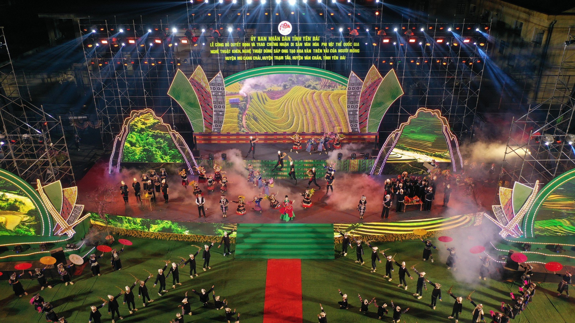 Yên Bái khai mạc Festival trình diễn Khèn Mông và Lễ hội hoa Tớ Dày năm 2023 - Ảnh 2. Yên Bái khai mạc Festival trình diễn Khèn Mông và Lễ hội hoa Tớ Dày năm 2023 - Ảnh 2.