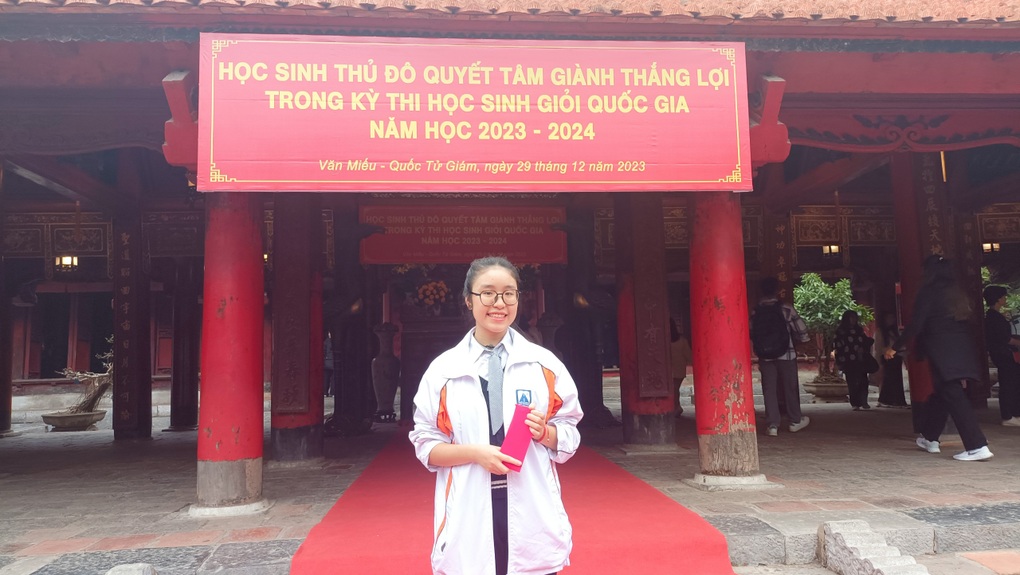 Chân dung tân Đảng viên xinh đẹp đang học lớp 12 trường Ams - 3 Chân dung tân Đảng viên xinh đẹp đang học lớp 12 trường Ams - 3