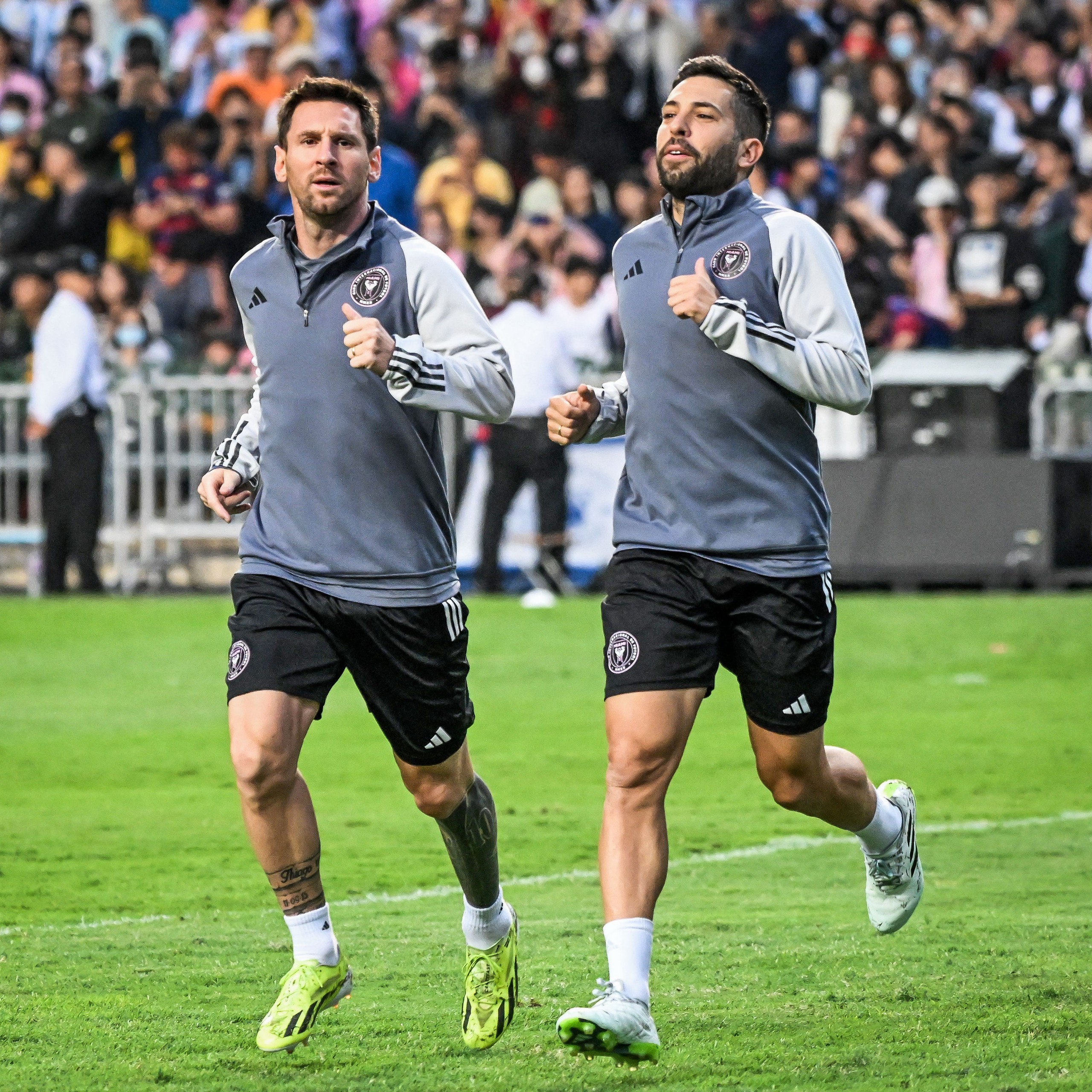David Beckham lập tức đến Hồng Kông trong ngày 40.000 CĐV chào đón Messi- Ảnh 6. David Beckham lập tức đến Hồng Kông trong ngày 40.000 CĐV chào đón Messi- Ảnh 6.