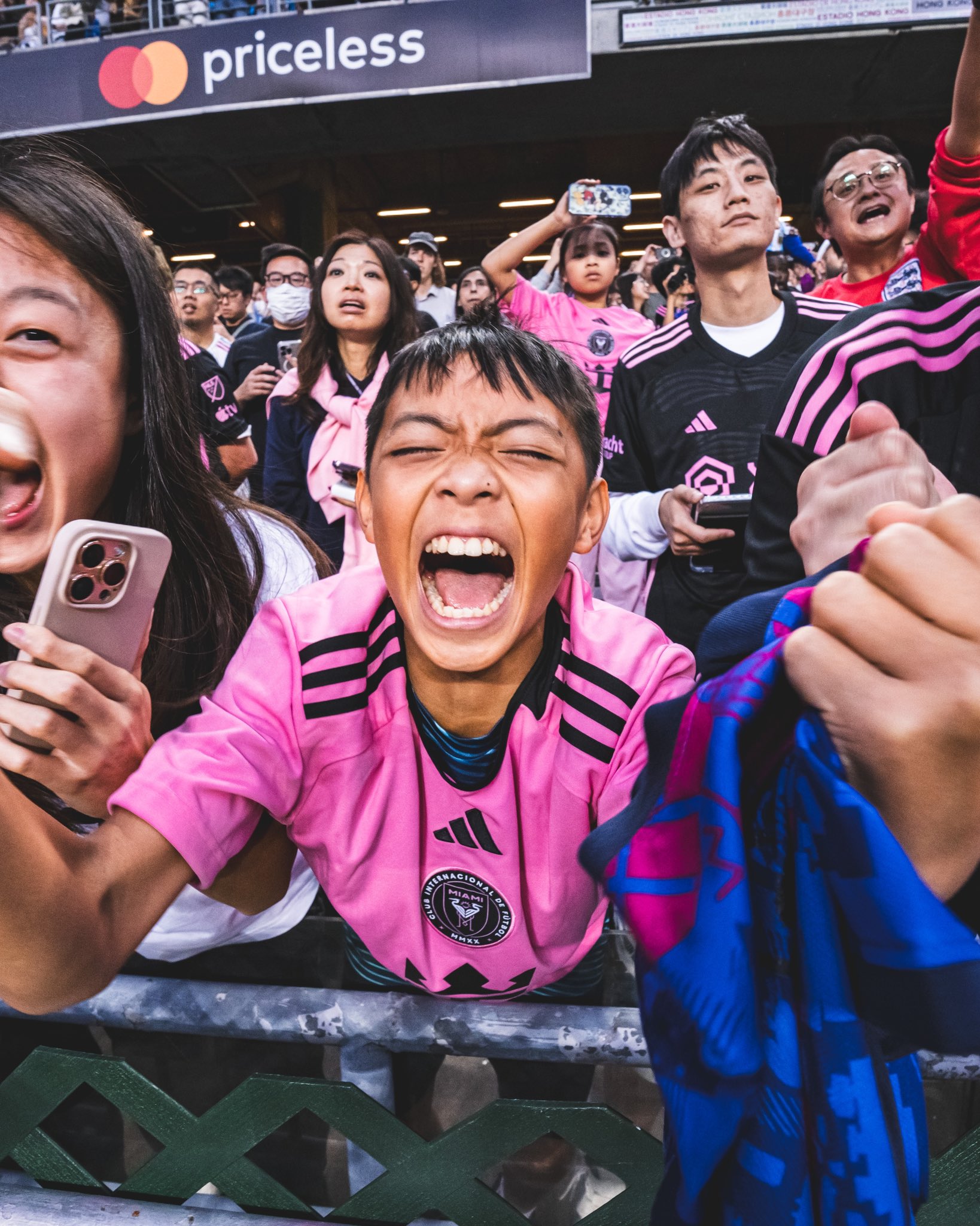 David Beckham lập tức đến Hồng Kông trong ngày 40.000 CĐV chào đón Messi- Ảnh 7. David Beckham lập tức đến Hồng Kông trong ngày 40.000 CĐV chào đón Messi- Ảnh 7.
