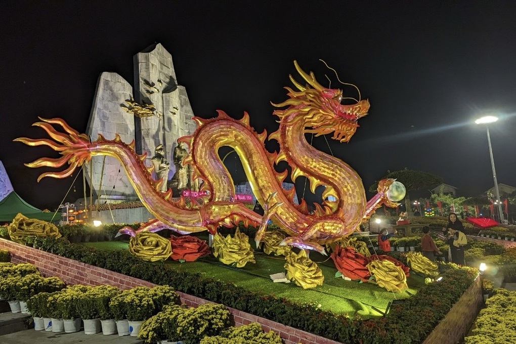 Cặp linh vật song long chầu ngọc vừa xuất hiện đã gây chú ý - 3 Cặp linh vật song long chầu ngọc vừa xuất hiện đã gây chú ý - 3